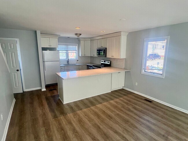 Building Photo - 3BR/3.5BA on the North End