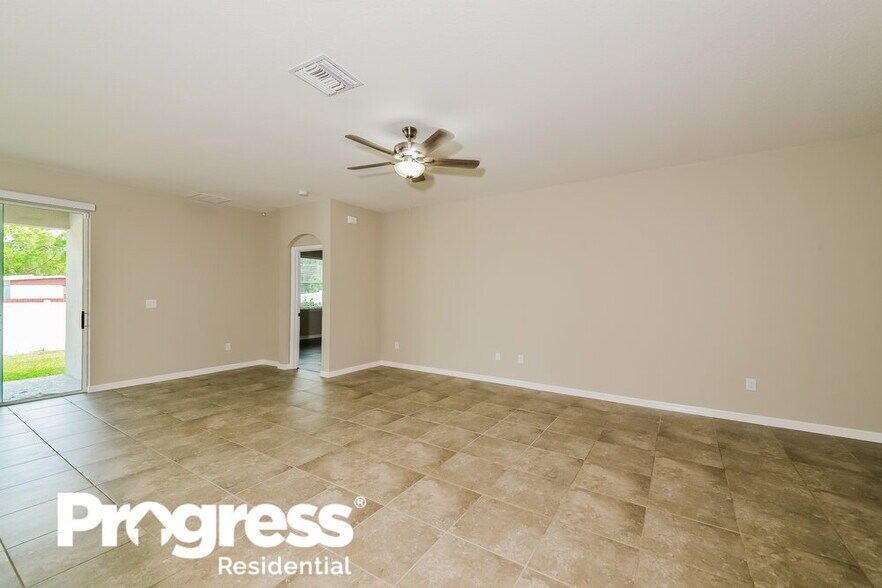 Building Photo - 10606 Scenic Hollow Dr