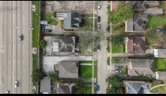 Building Photo - 1631 Castle Ct