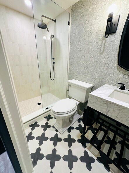 Bathroom #2 with rain and standard shower heads - 615 S Bambrey St