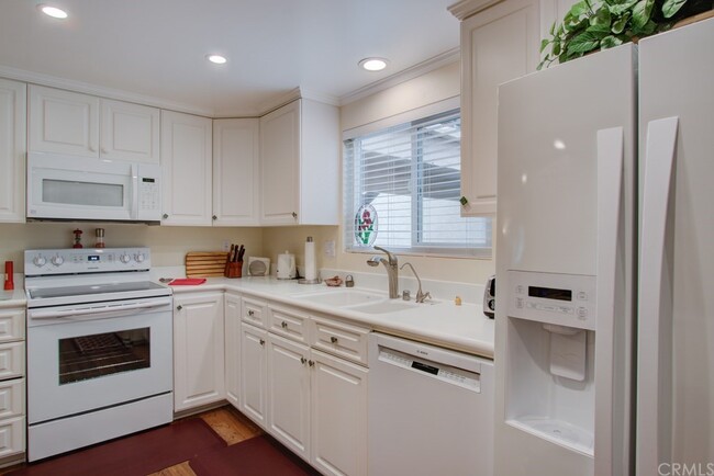 Building Photo - 5500 Paseo Del Lago W