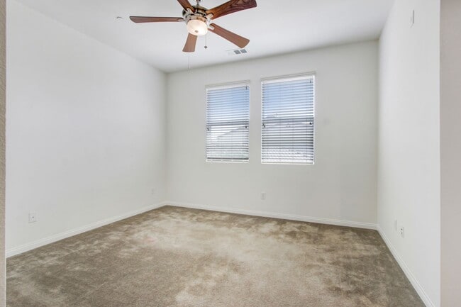 Building Photo - Tri-Level Azusa Townhome