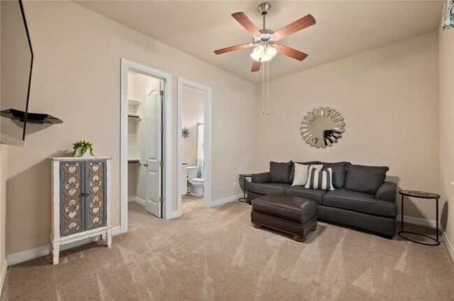 Building Photo - 205 Lake Como Dr
