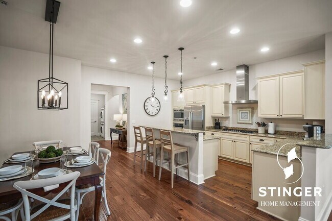 Building Photo - 700 Bay St