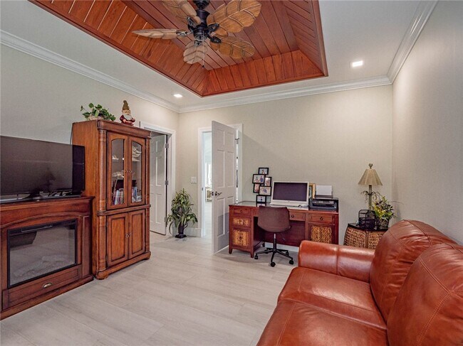 Building Photo - 195 Spinnaker Dr