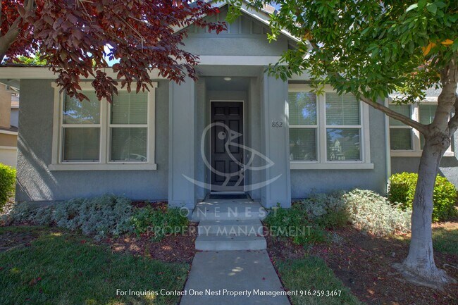 Building Photo - Stunning 3 bedroom 3 bathroom Lincoln Crossing home