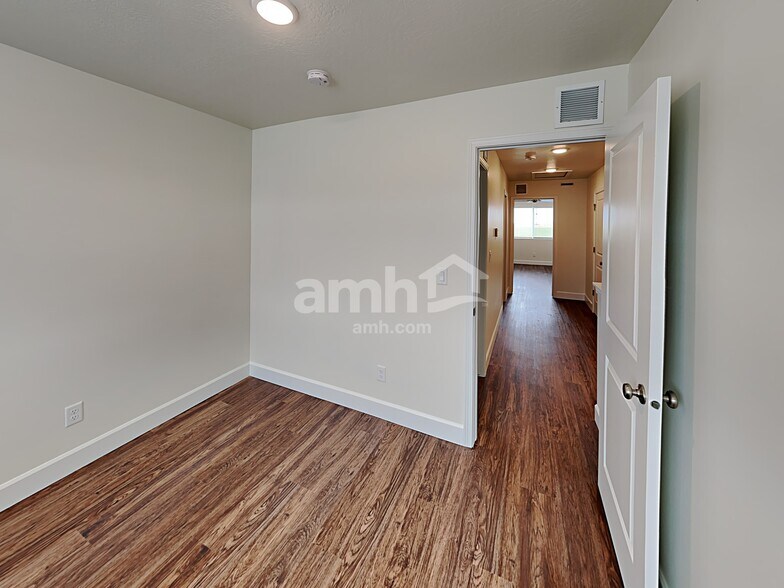 Building Photo - 3264 Fields Ave