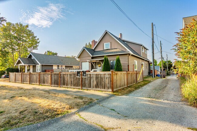 Building Photo - 2711 N 8th St