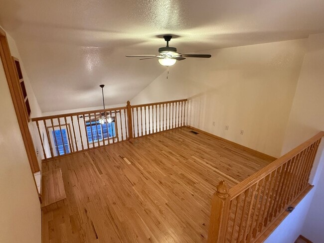 Building Photo - Beautiful 3-Level Corner Unit Townhouse with Garage