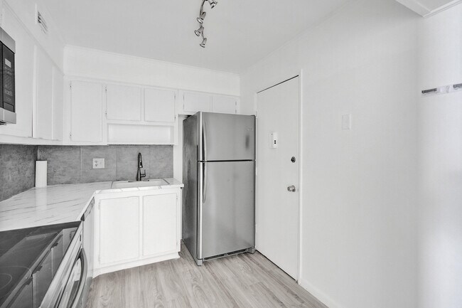 Building Photo - 2841 NE 163rd St