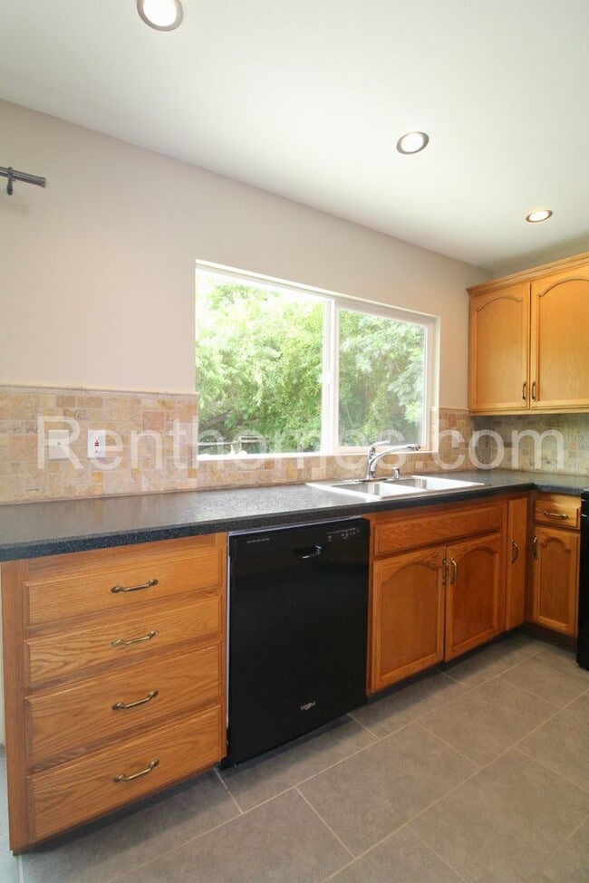 Building Photo - 13744 Fairgate Dr