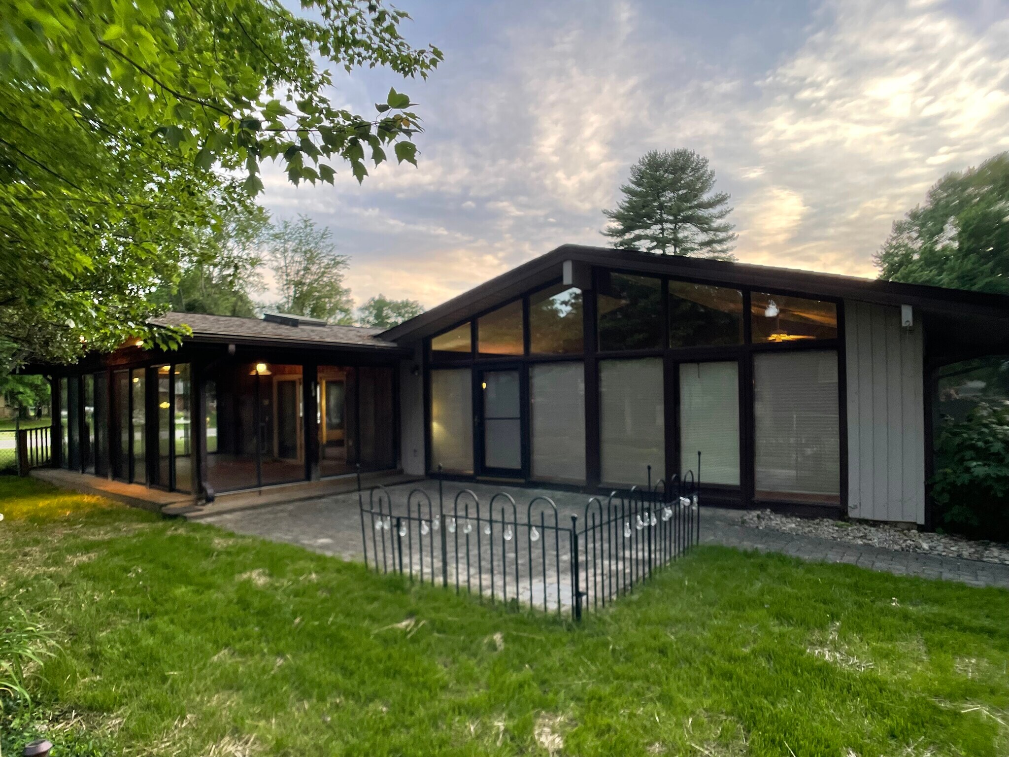 side yard patio - 5344 Hagewa Dr