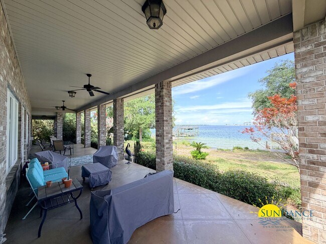 Building Photo - Beautiful Waterfront Property in Prime Location!