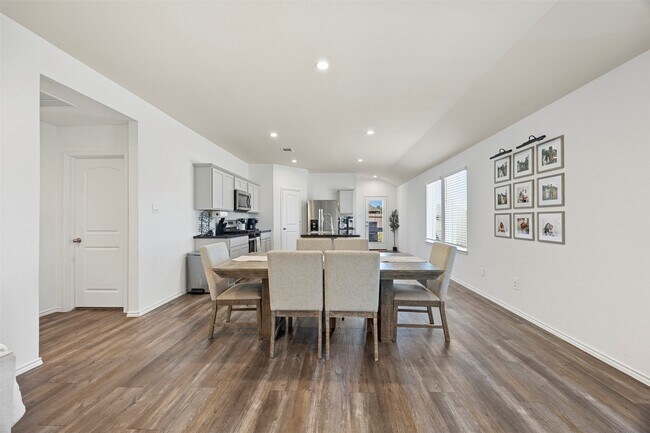 Building Photo - 5455 Desert Gln Dr