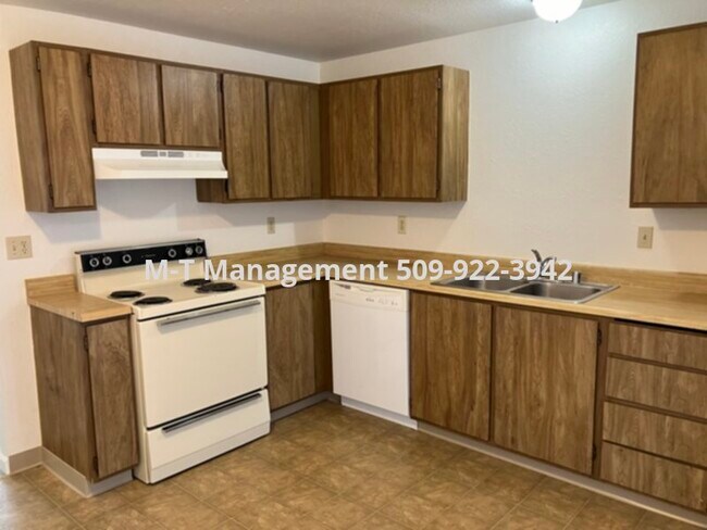 Building Photo - 2 BR/1 Bath Spokane Valley upstairs 4-plex...