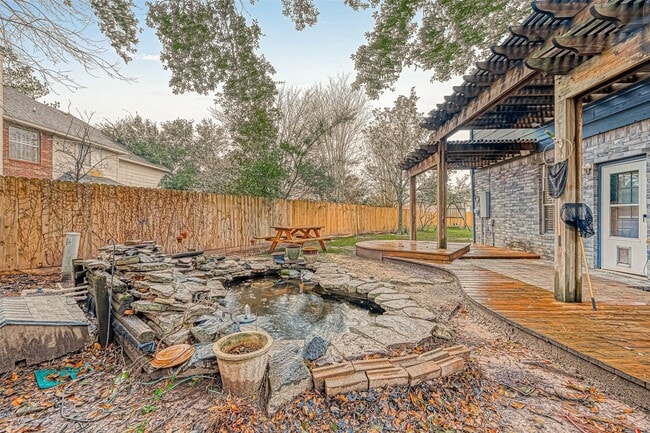 Building Photo - 5815 Henniker Dr