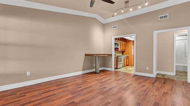 Building Photo - 1800 Poinsettia Ave