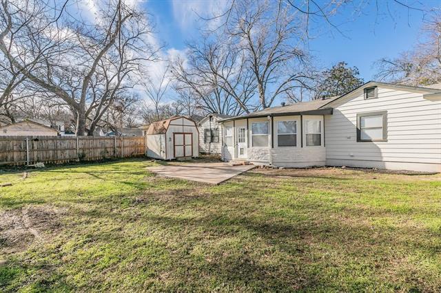 Building Photo - 405 S Brazos St