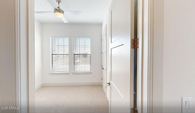 Building Photo - 98 S River Dr