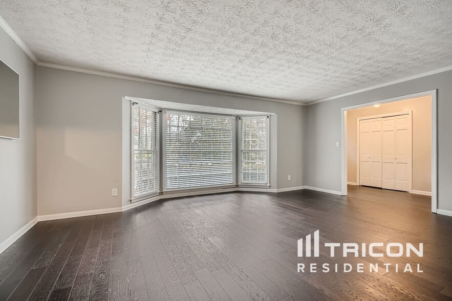 Building Photo - 5381 Willow Point Pkwy