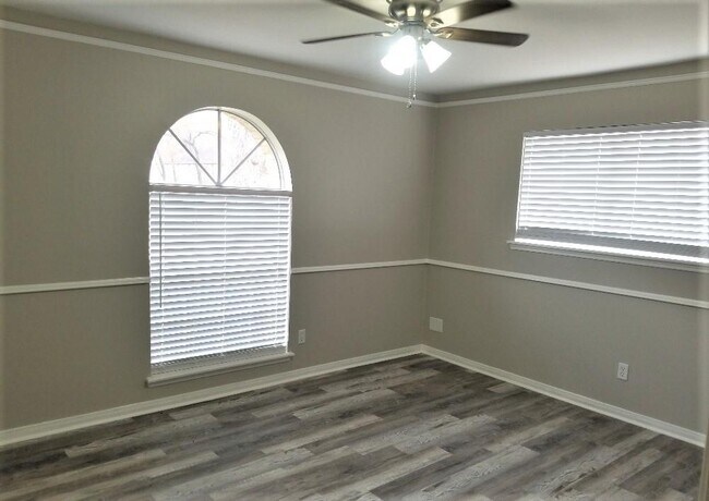 Building Photo - 17603 Butte Creek Rd