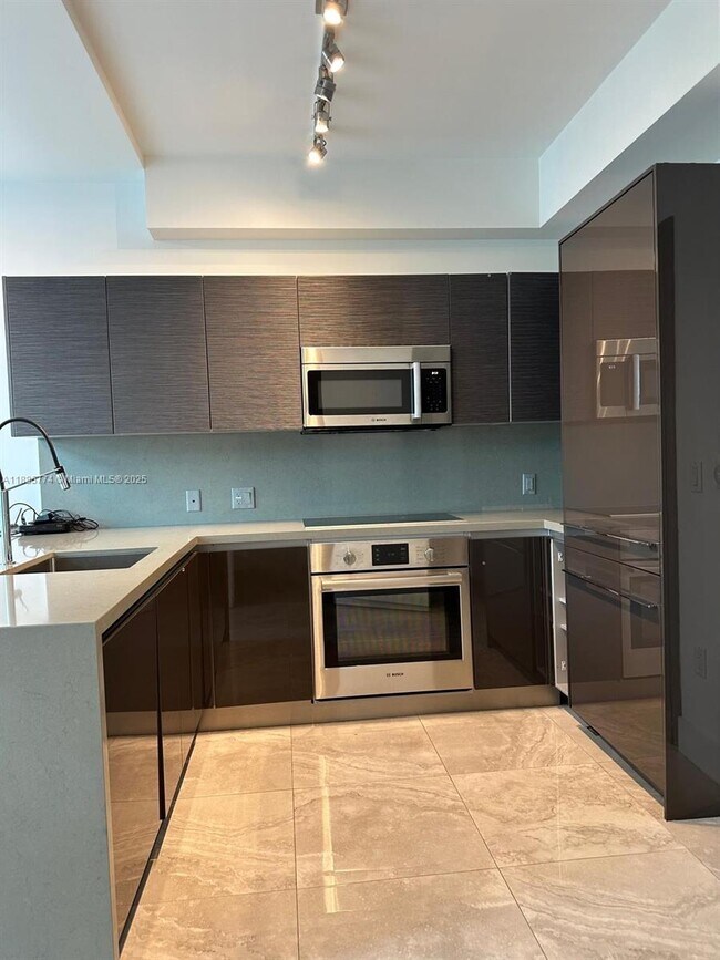 Building Photo - 1080 Brickell Ave