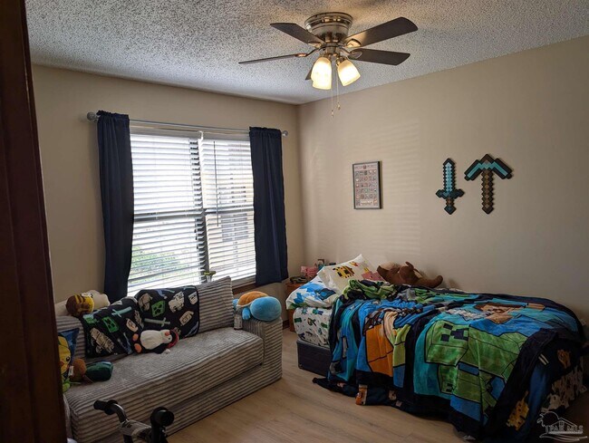 Building Photo - 11996 Scenic Hwy