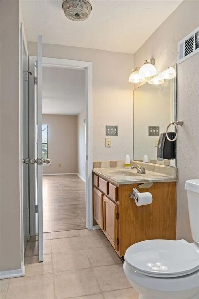 Building Photo - 4013 SW Sunflower Ln