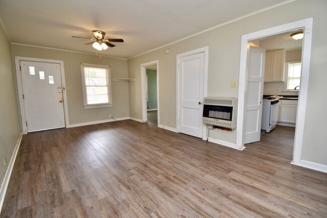 Building Photo - Walking Distance to LA Tech!