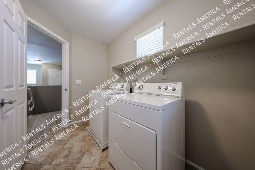 Building Photo - 2472 E Boston St