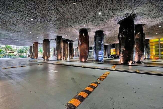 Building Photo - 465 Brickell Ave