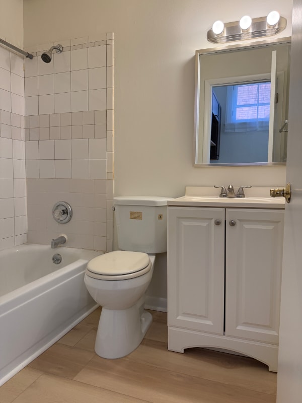 Building Photo - 329 Taylor Ave