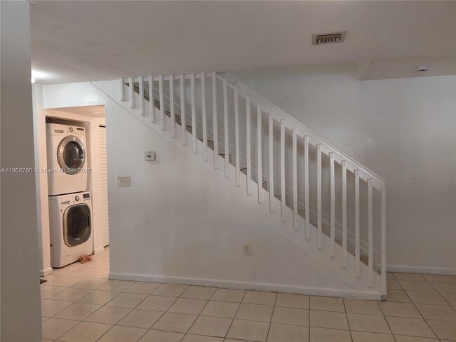 Building Photo - 13950 NE 2nd Ave