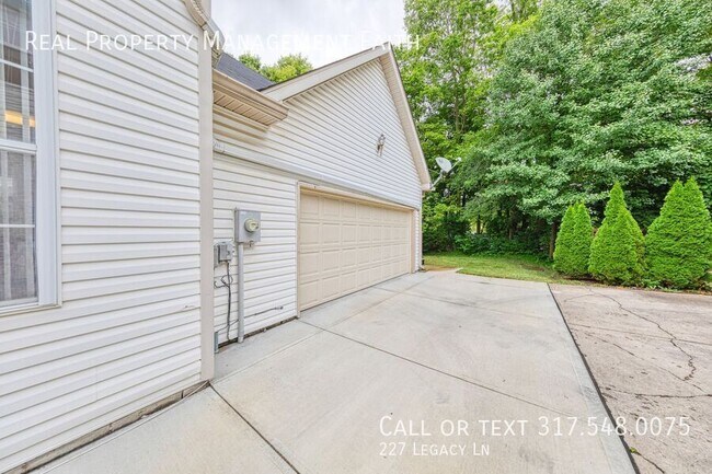 Building Photo - 227 Legacy Ln