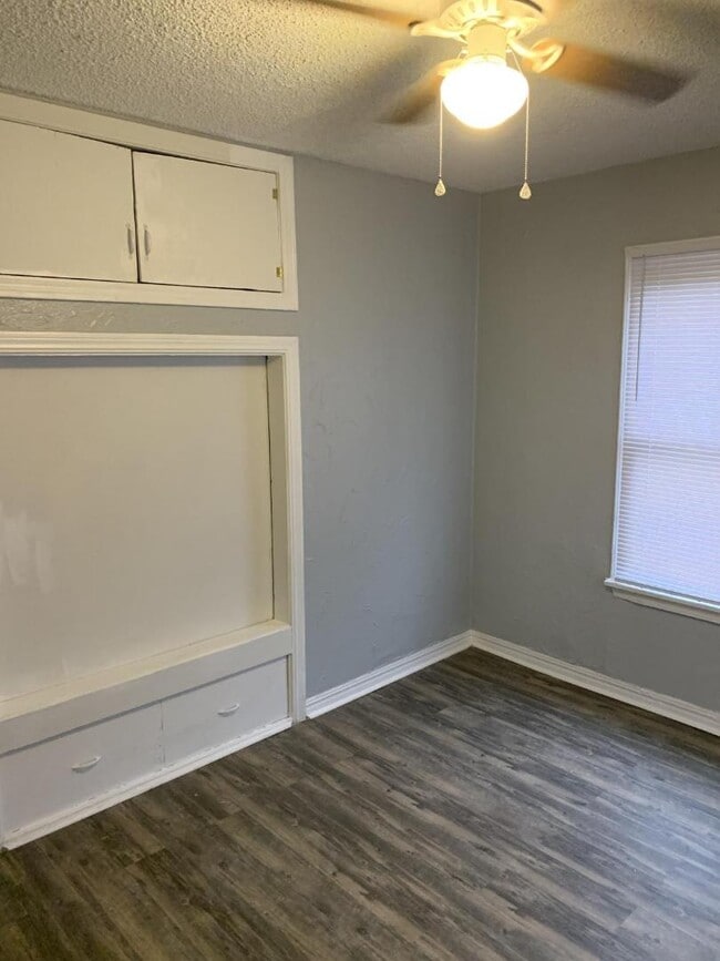 Building Photo - 512 Morrison Ave