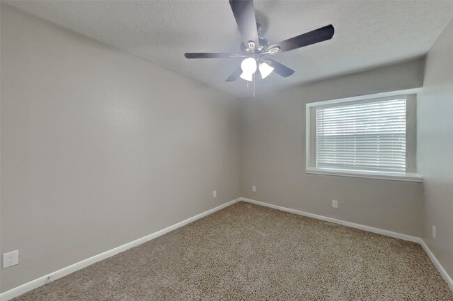 Building Photo - 1514 Chestnut Ln