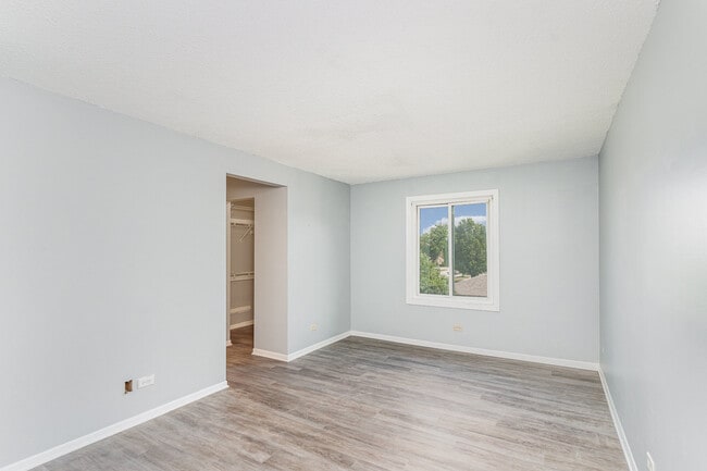 Building Photo - 13620 Lamon Ave
