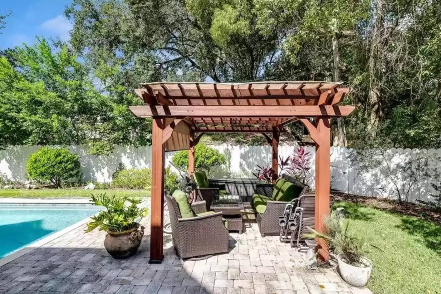 Building Photo - 406 NE 7th Ave