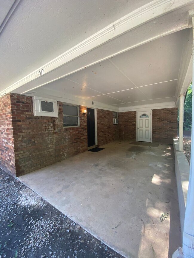 Building Photo - 317 Springtree Rd