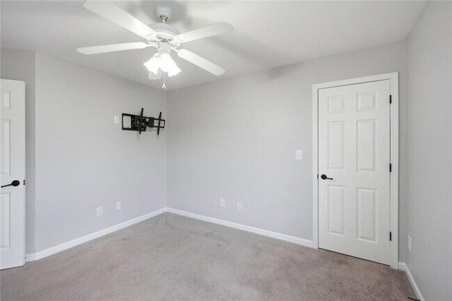 Building Photo - 518 S Fortune Way