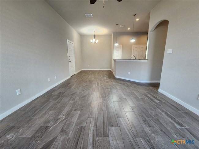 Building Photo - 530 Creekside Frst
