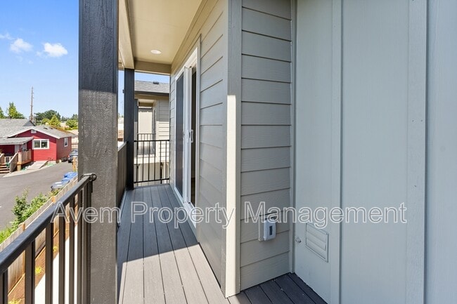 Building Photo - 936 Molalla Ave