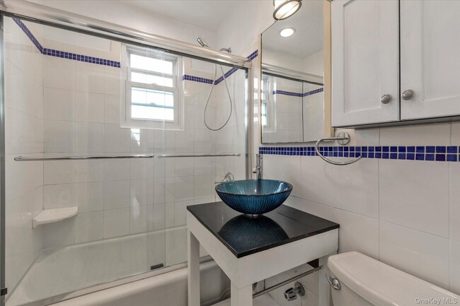 Building Photo - 275 Maple Ave