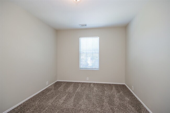 Building Photo - 819 Grand Plains Dr