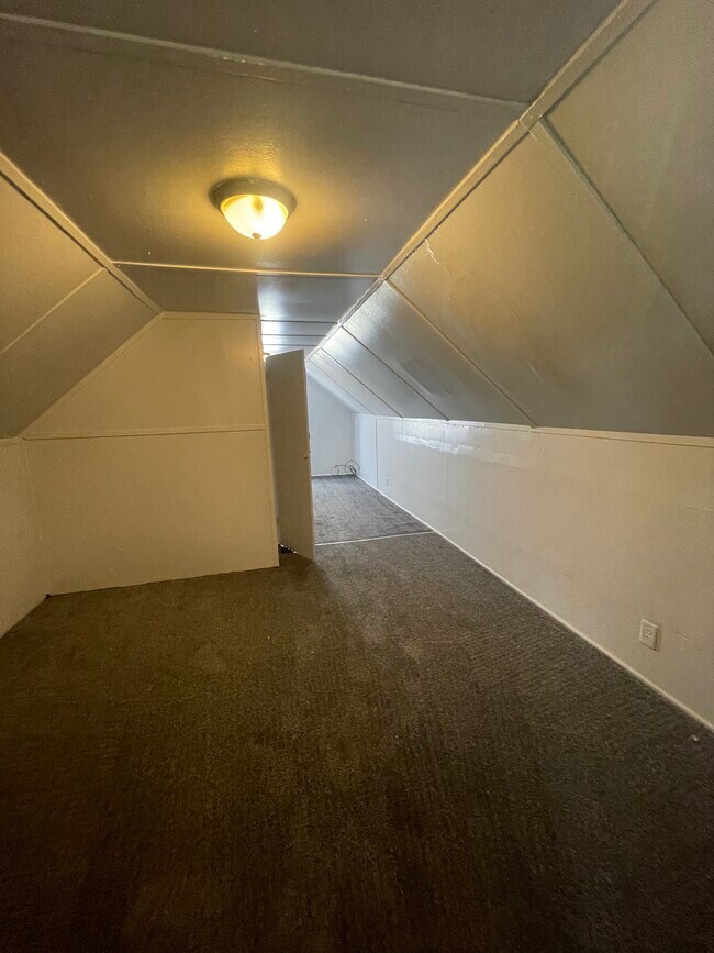 Building Photo - 1126 W Indiana Ave