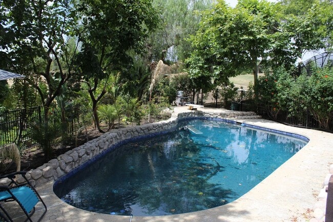 Building Photo - Unique Bakersfield Home for Rent Bakersfiled Country Club