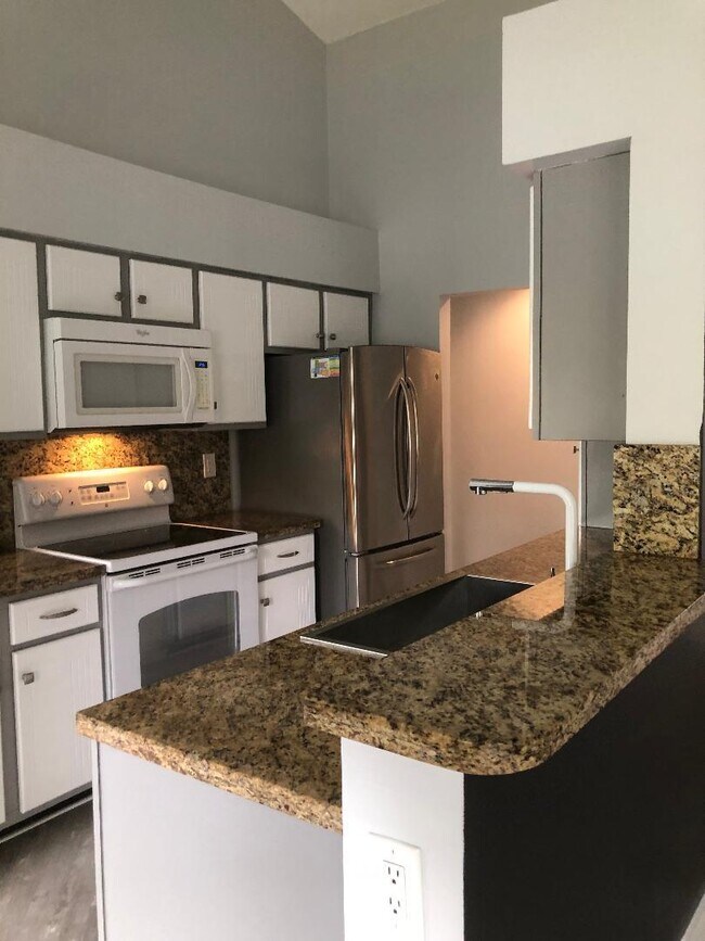 Building Photo - 9322 NW 9th Pl