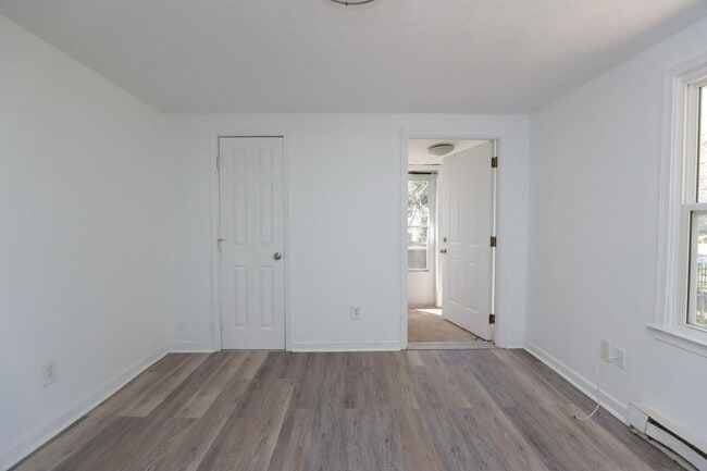 Building Photo - *MOVE IN SPECIAL*-Charming & Fully Updated...