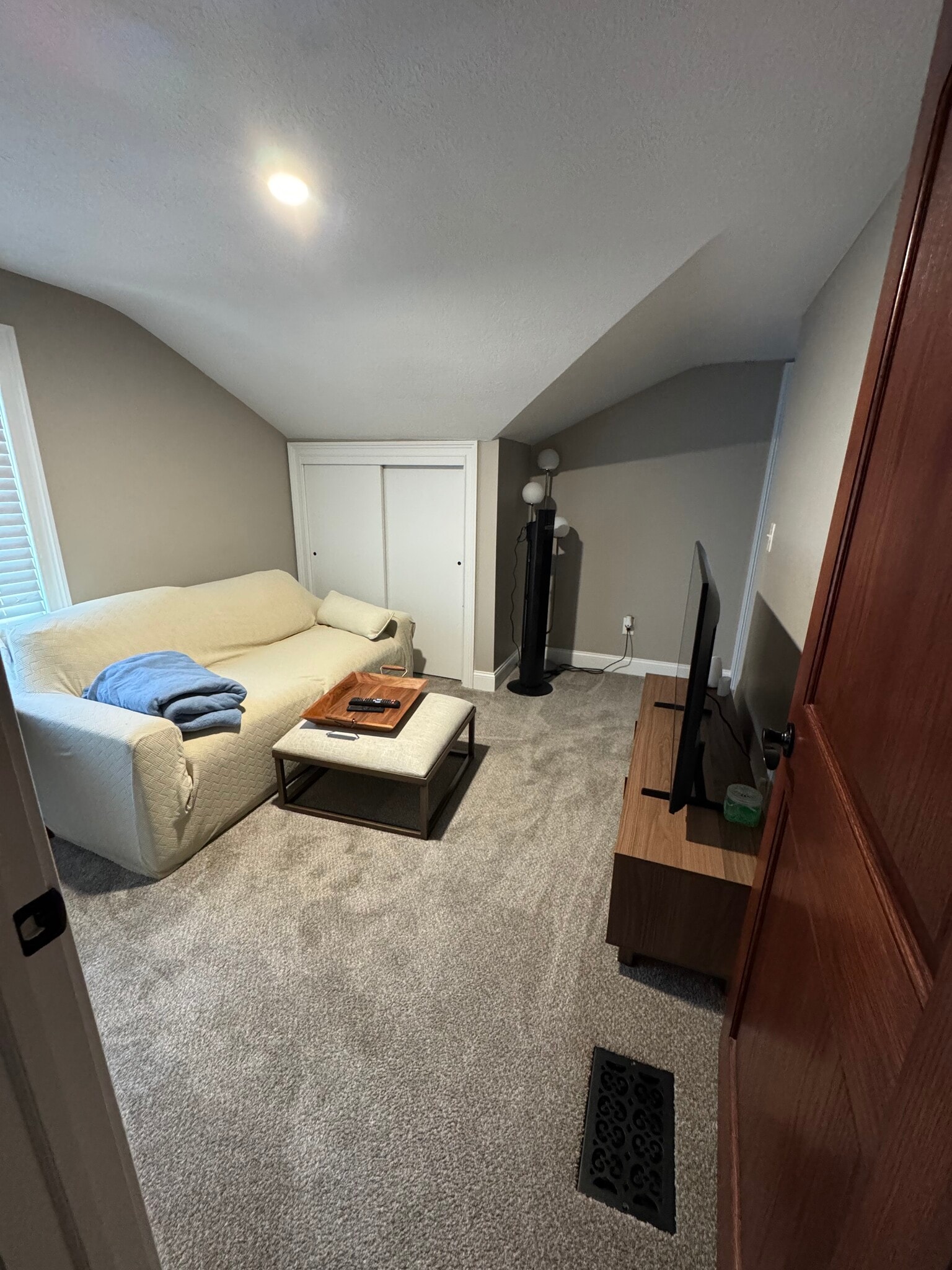 Master bedroom - 17640 Larchwood Ave