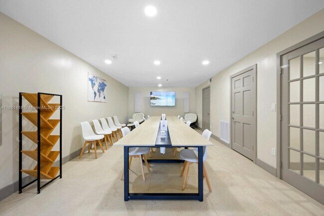 Building Photo - 19601 E Country Club Dr